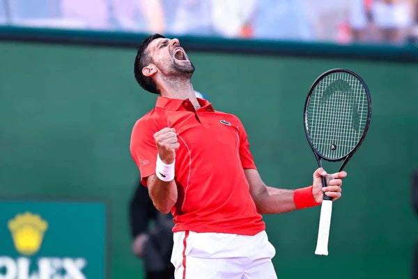 ** Djokovic Aims for Wimbledon Title After Knee Surgery