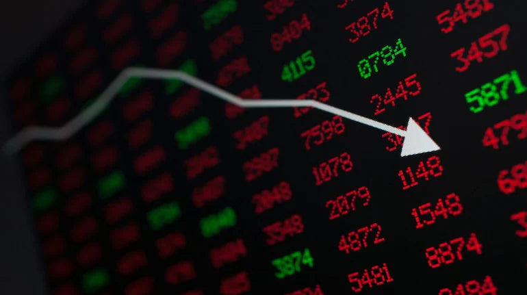 Wall Street Edges Lower Amid Middle East Tensions
