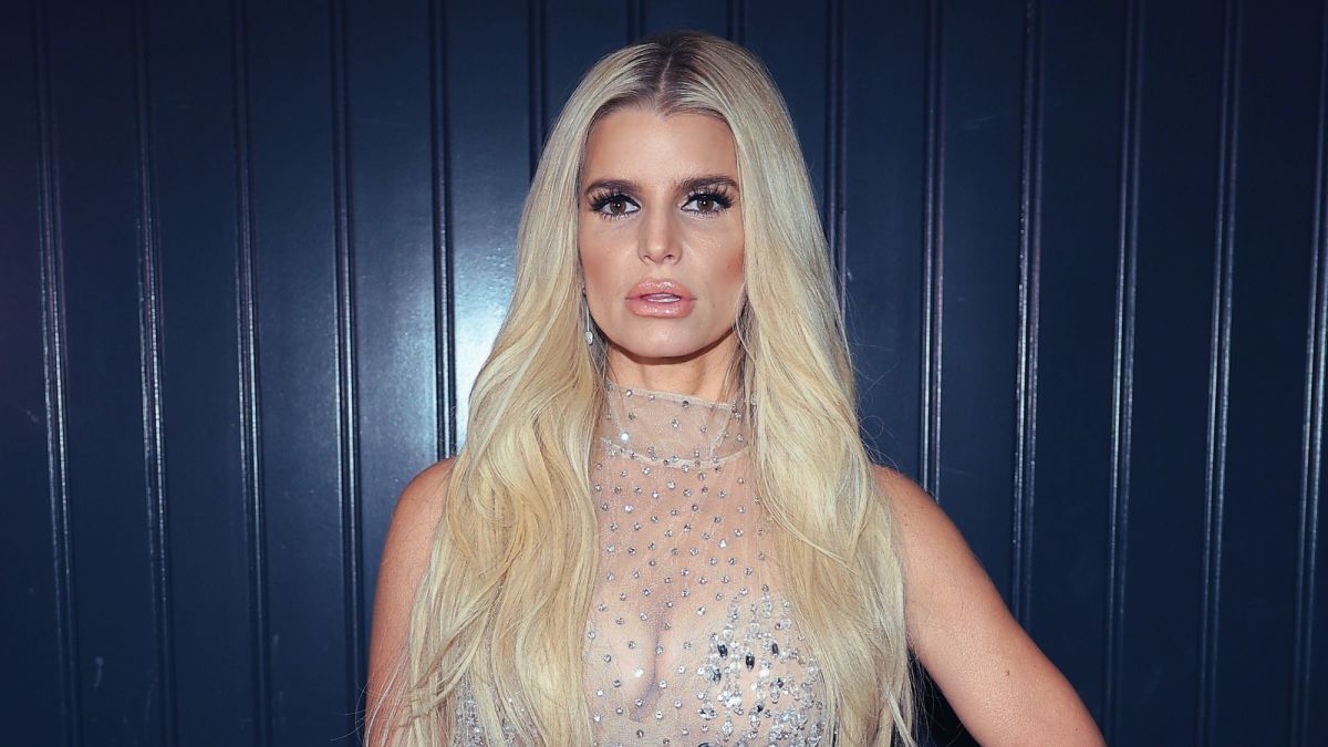 Jessica Simpson's $210M Empire: Pop Star to Mogul – Enlightnr