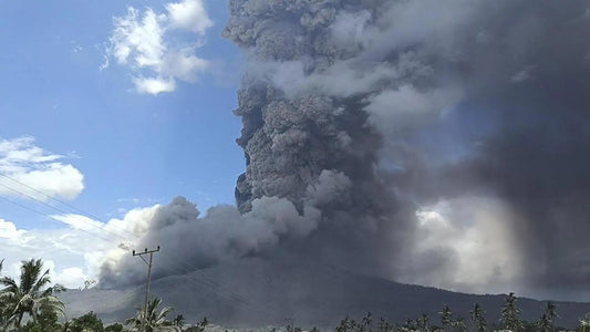 Bali Flights Cancelled After Indonesian Volcano Erupts